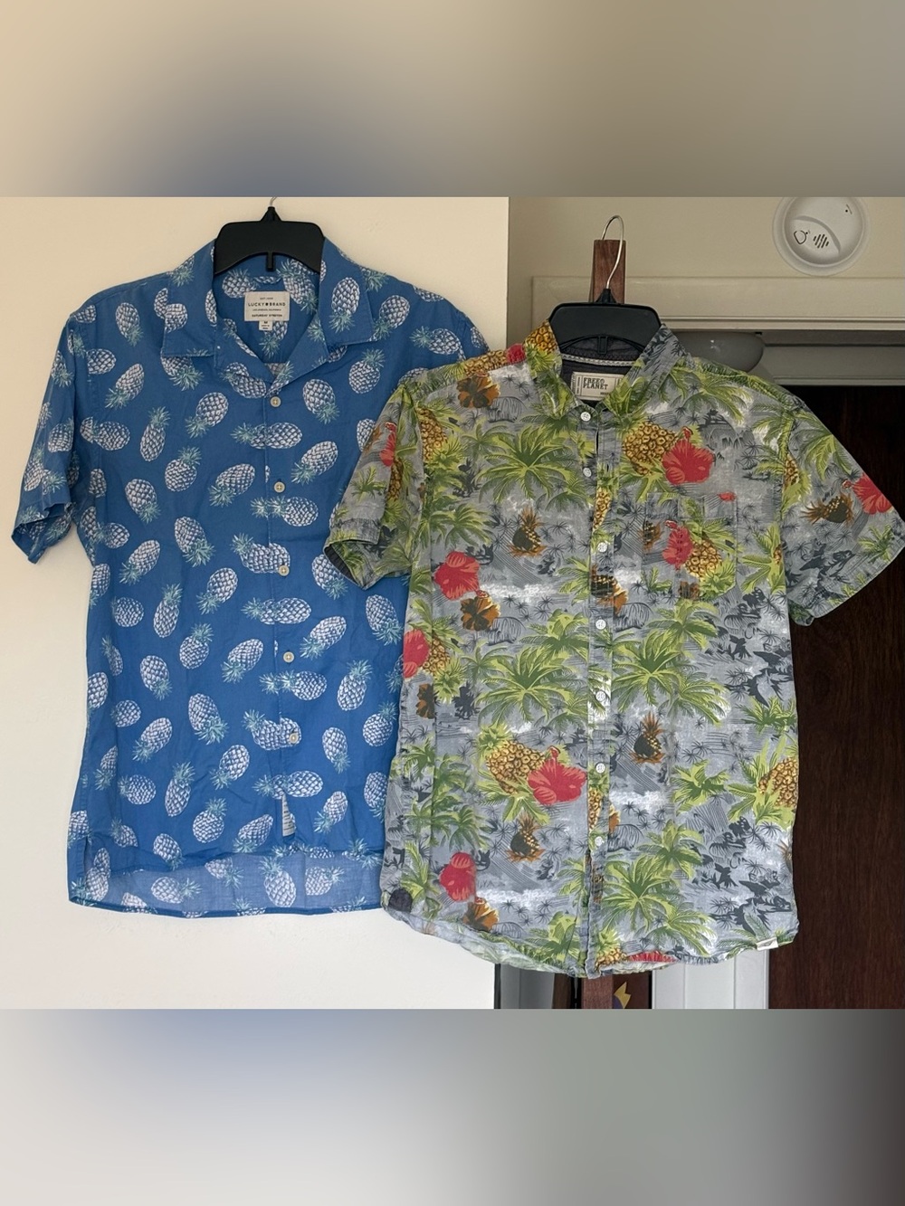 2 Pineapple Button Down Short Sleeve Shirts Lucky Brand/Free Planet Men’s M